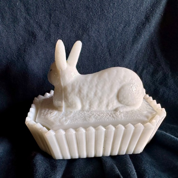 Westmoreland milk glass nesting rabbit and compotes/candle holders - Picture 2 of 11